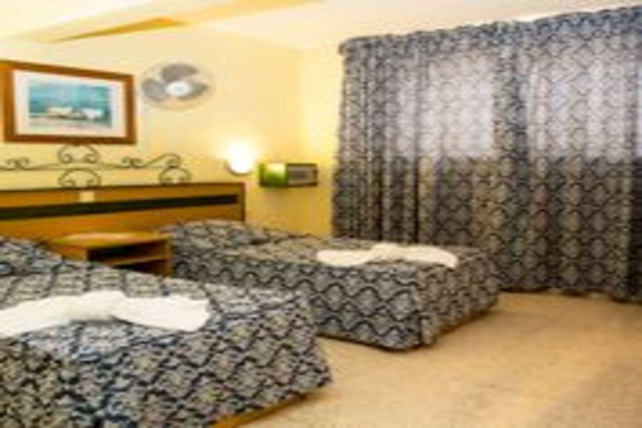 Saint Julian's Burlington Apartments מראה חיצוני תמונה
