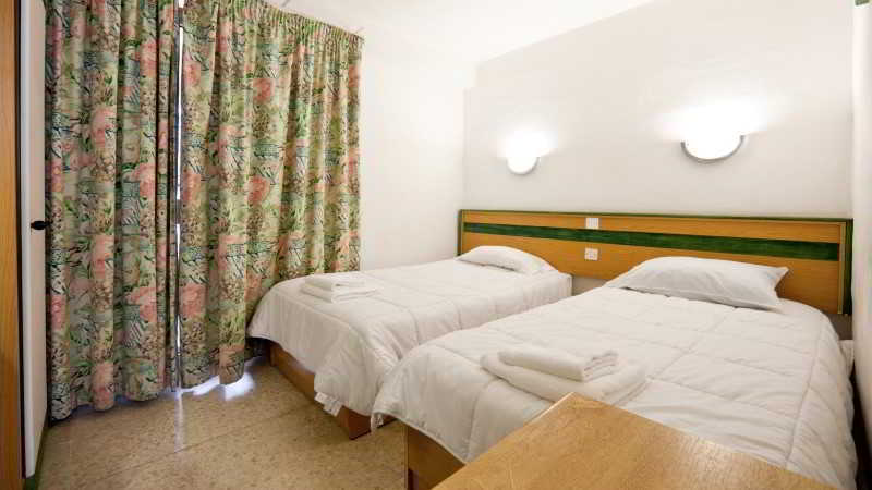 Saint Julian's Burlington Apartments מראה חיצוני תמונה