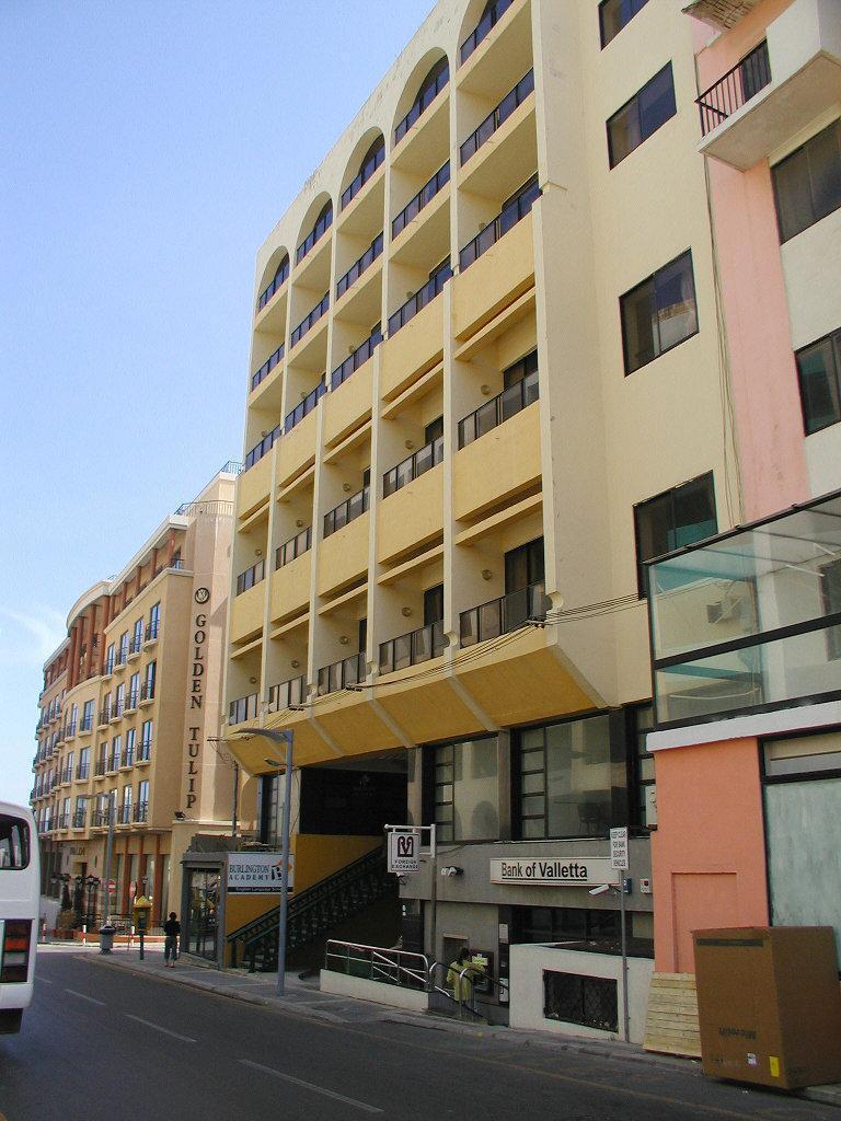 Saint Julian's Burlington Apartments מראה חיצוני תמונה