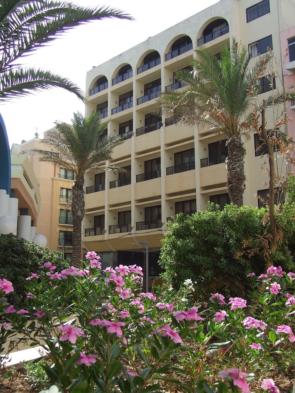 Saint Julian's Burlington Apartments מראה חיצוני תמונה