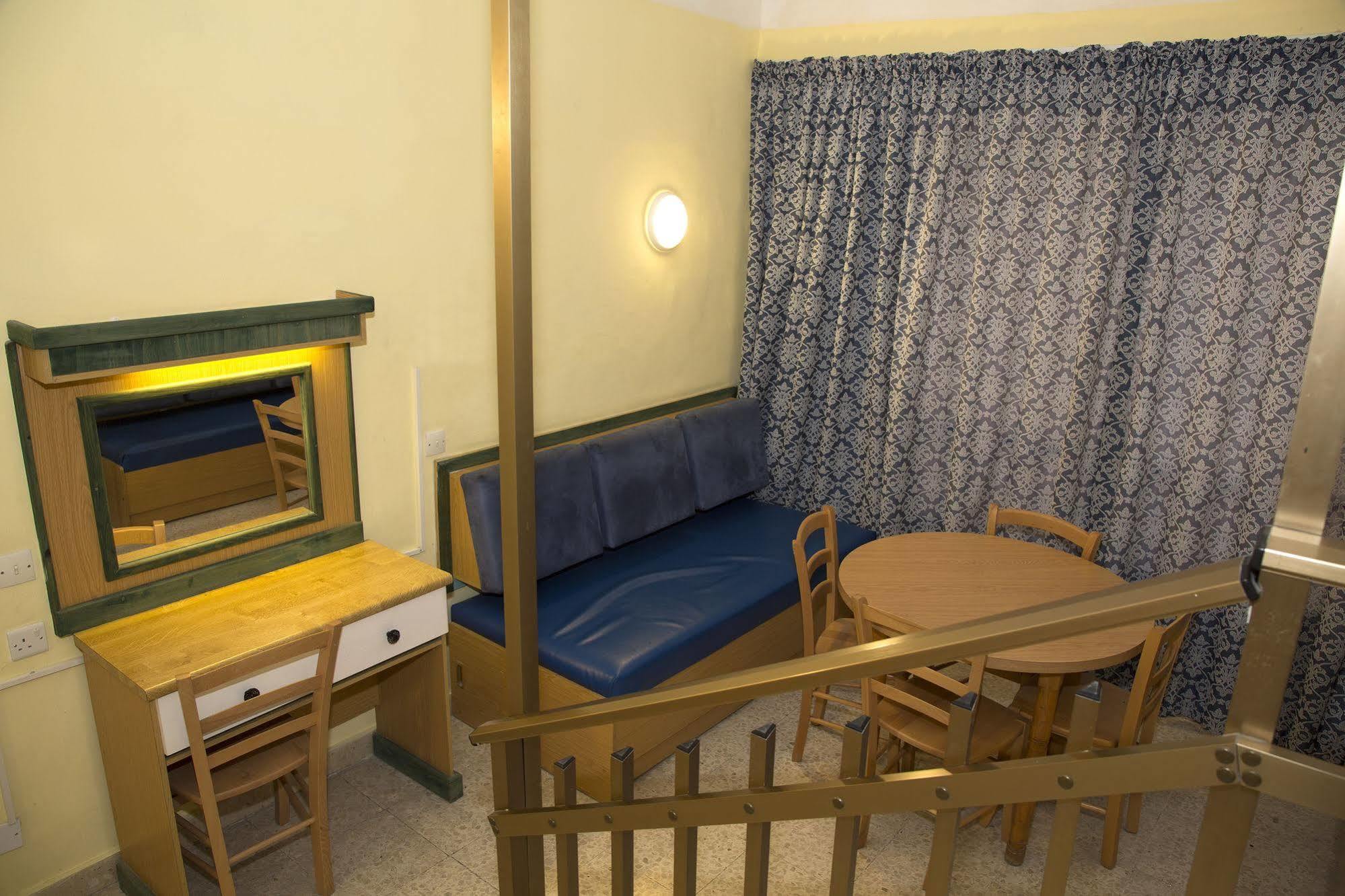 Saint Julian's Burlington Apartments מראה חיצוני תמונה