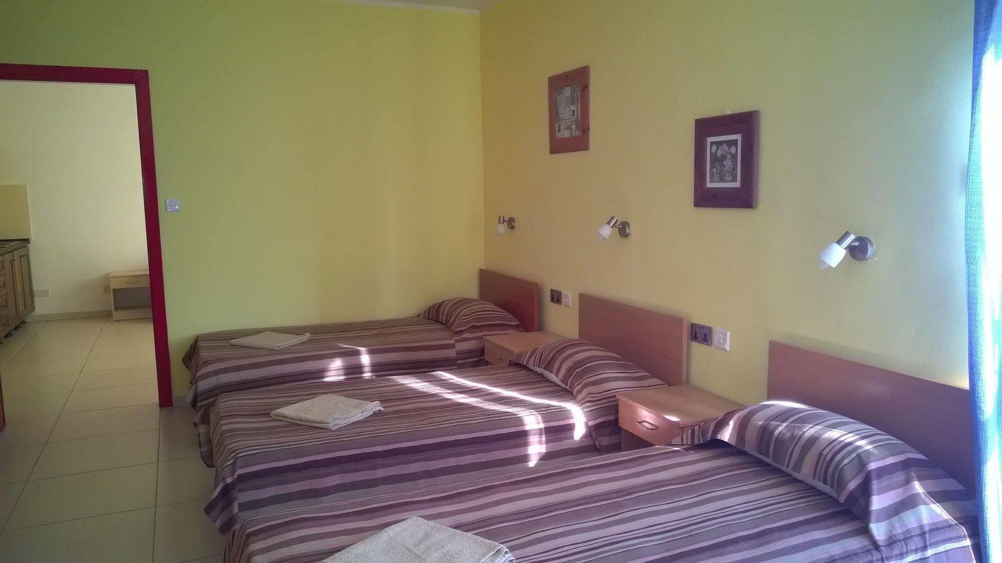 Saint Julian's Burlington Apartments מראה חיצוני תמונה