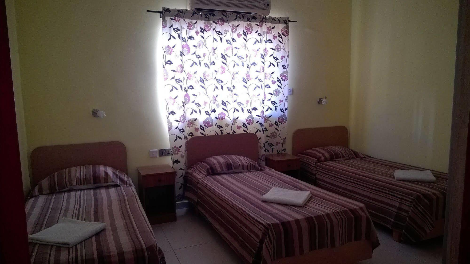 Saint Julian's Burlington Apartments מראה חיצוני תמונה
