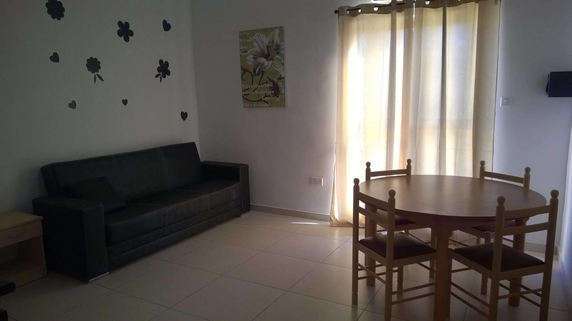 Saint Julian's Burlington Apartments מראה חיצוני תמונה
